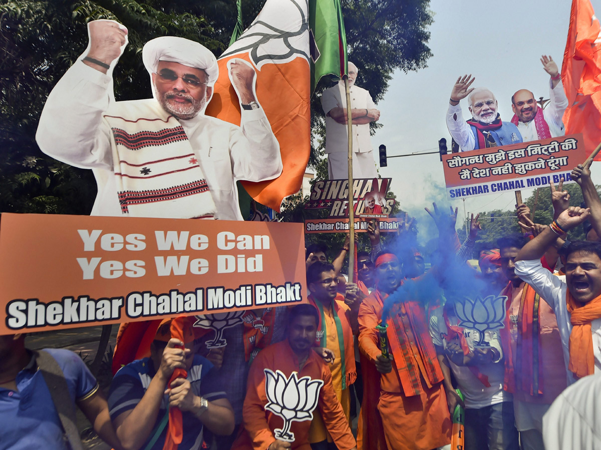BJP supporters celebrate after trends indicate clean sweep for NDA - Sakshi27