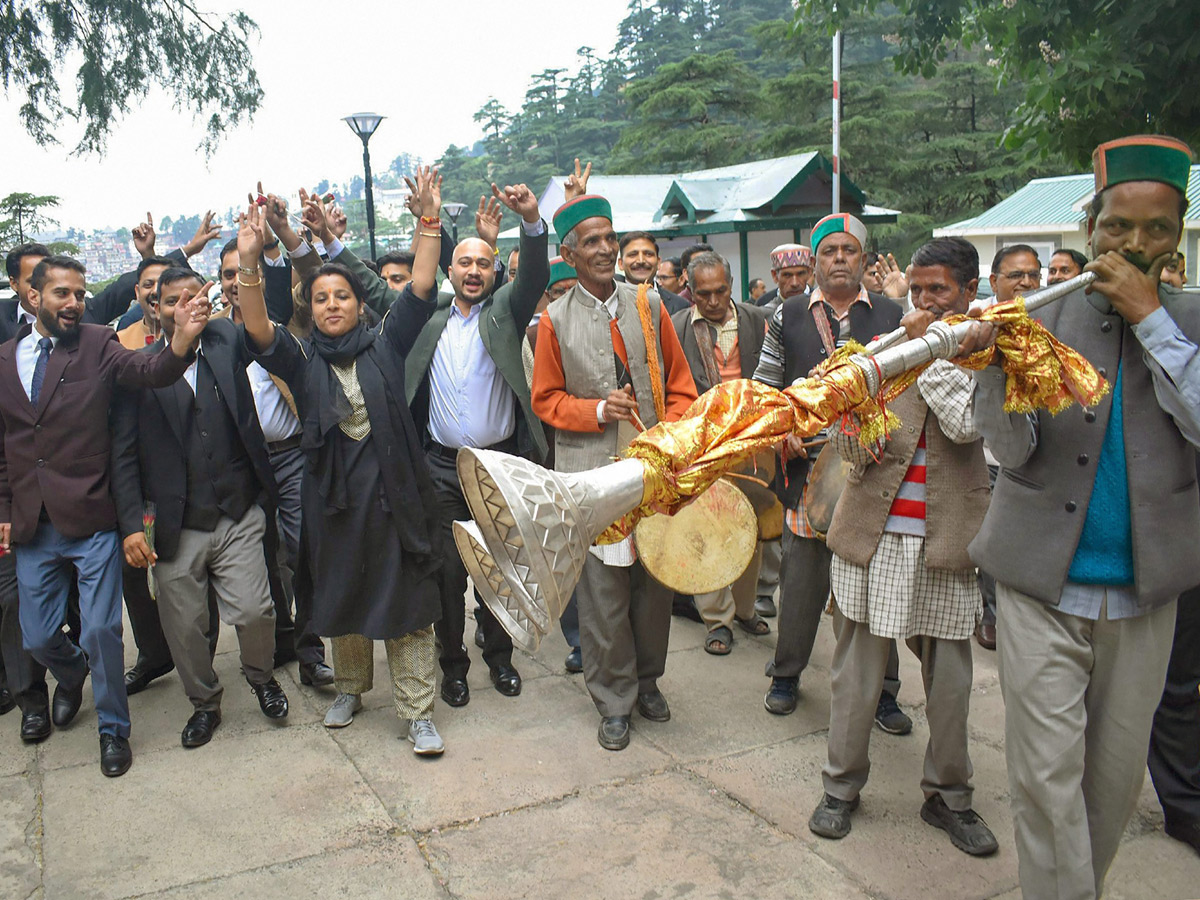 BJP supporters celebrate after trends indicate clean sweep for NDA - Sakshi4