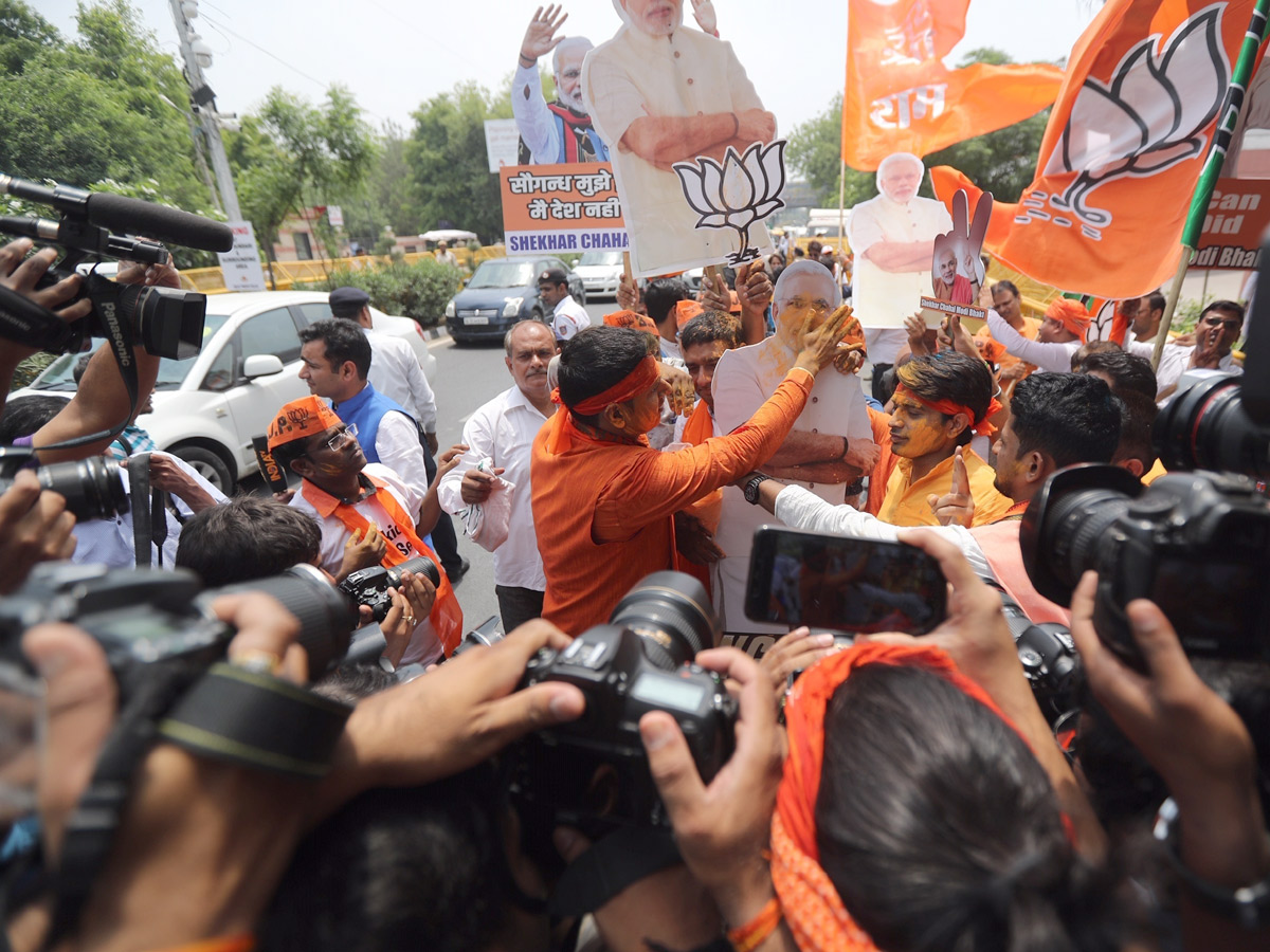 BJP supporters celebrate after trends indicate clean sweep for NDA - Sakshi33