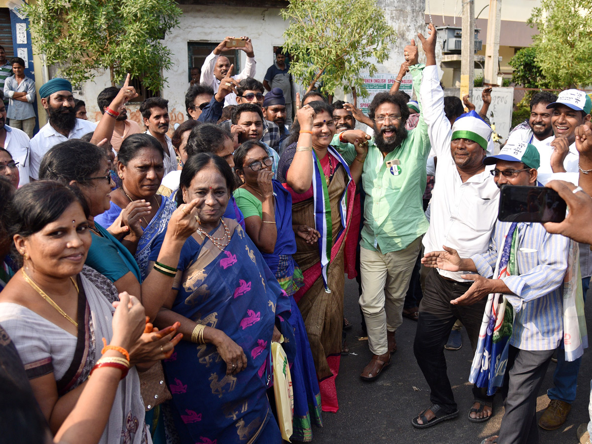 Celebrations YSRCP win in Andhra Pradesh Election Photo gallery - Sakshi25