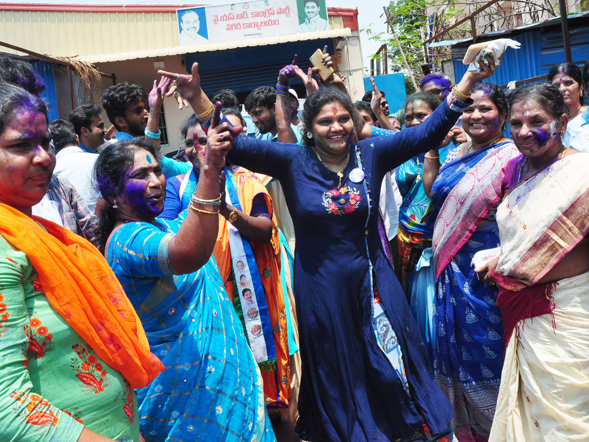 Celebrations YSRCP win in Andhra Pradesh Election Photo gallery - Sakshi3