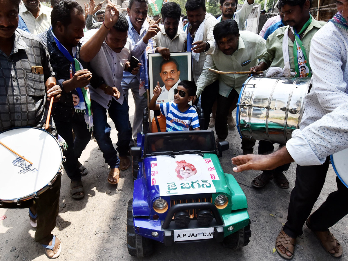 Celebrations YSRCP win in Andhra Pradesh Election Photo gallery - Sakshi9