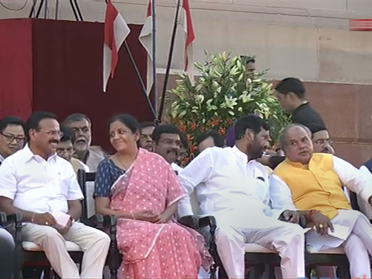 Narendra Modi second swearing in ceremony at Rashtrapati Bhavan Photo Gallery - Sakshi9