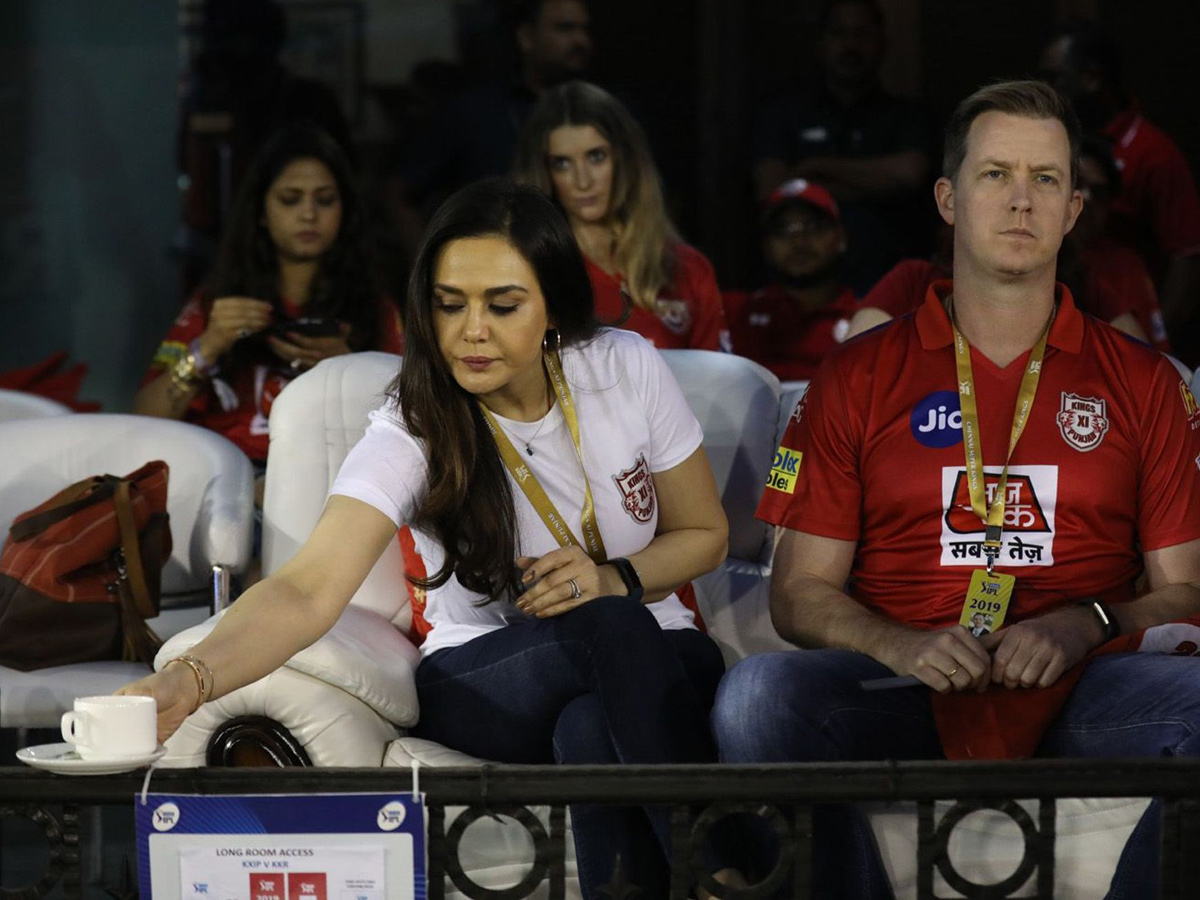 Kolkata Knight Riders beat Kings XI Punjab by 7 wickets - Sakshi2