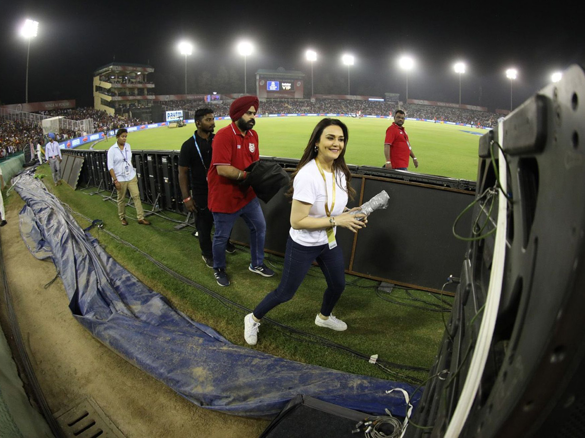 Kolkata Knight Riders beat Kings XI Punjab by 7 wickets - Sakshi8