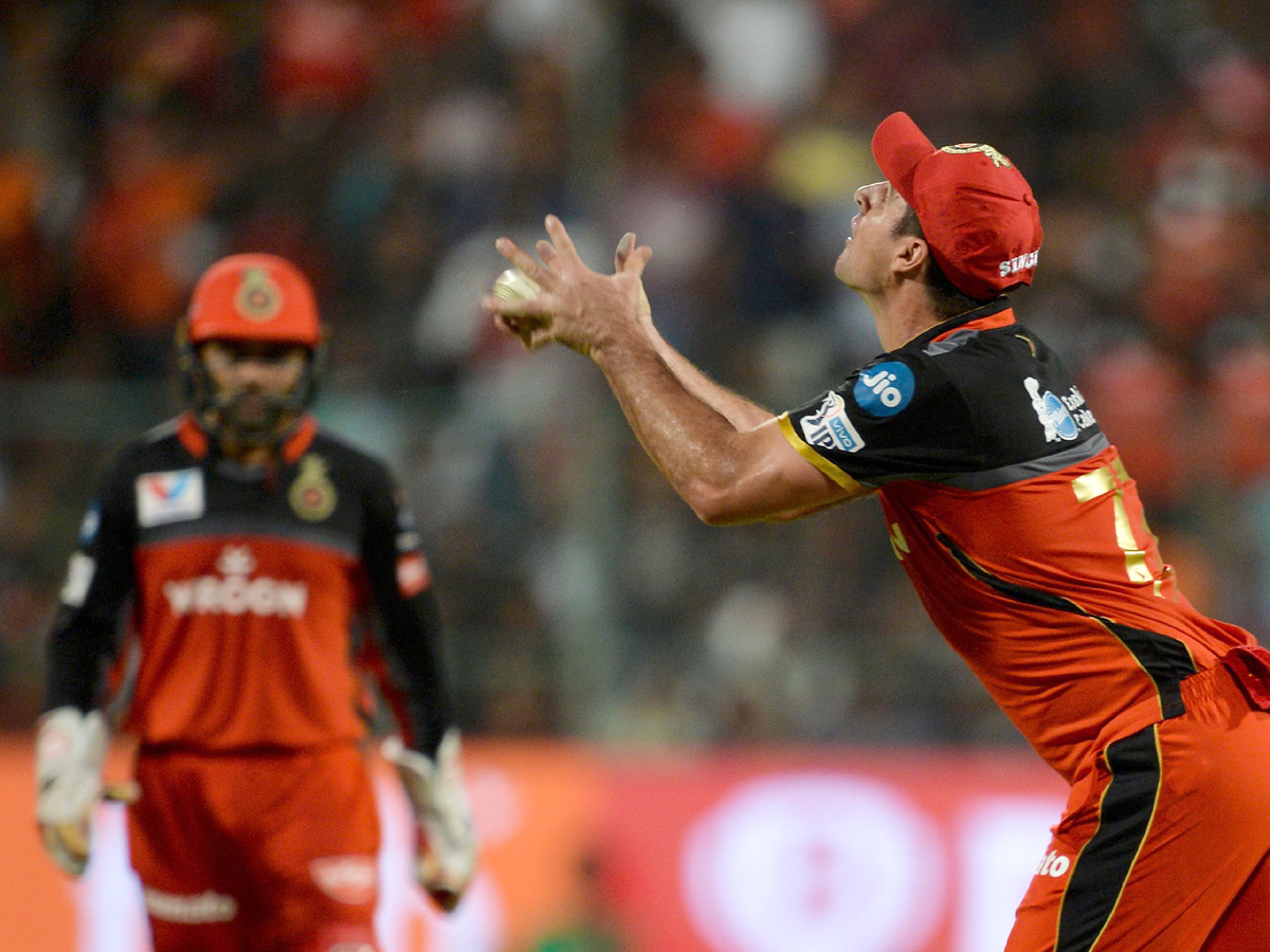Royal Challengers beat sunrisers Photo Gallery - Sakshi14