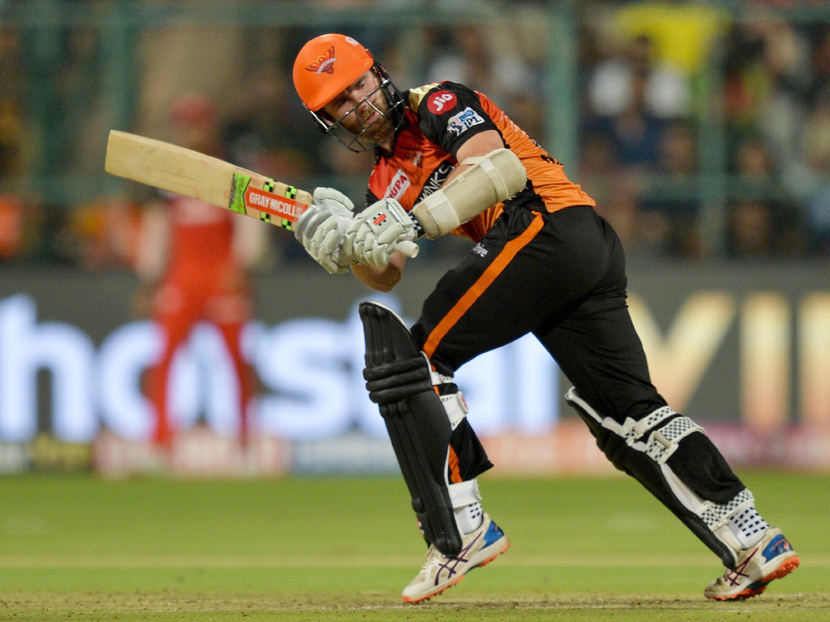Royal Challengers beat sunrisers Photo Gallery - Sakshi15