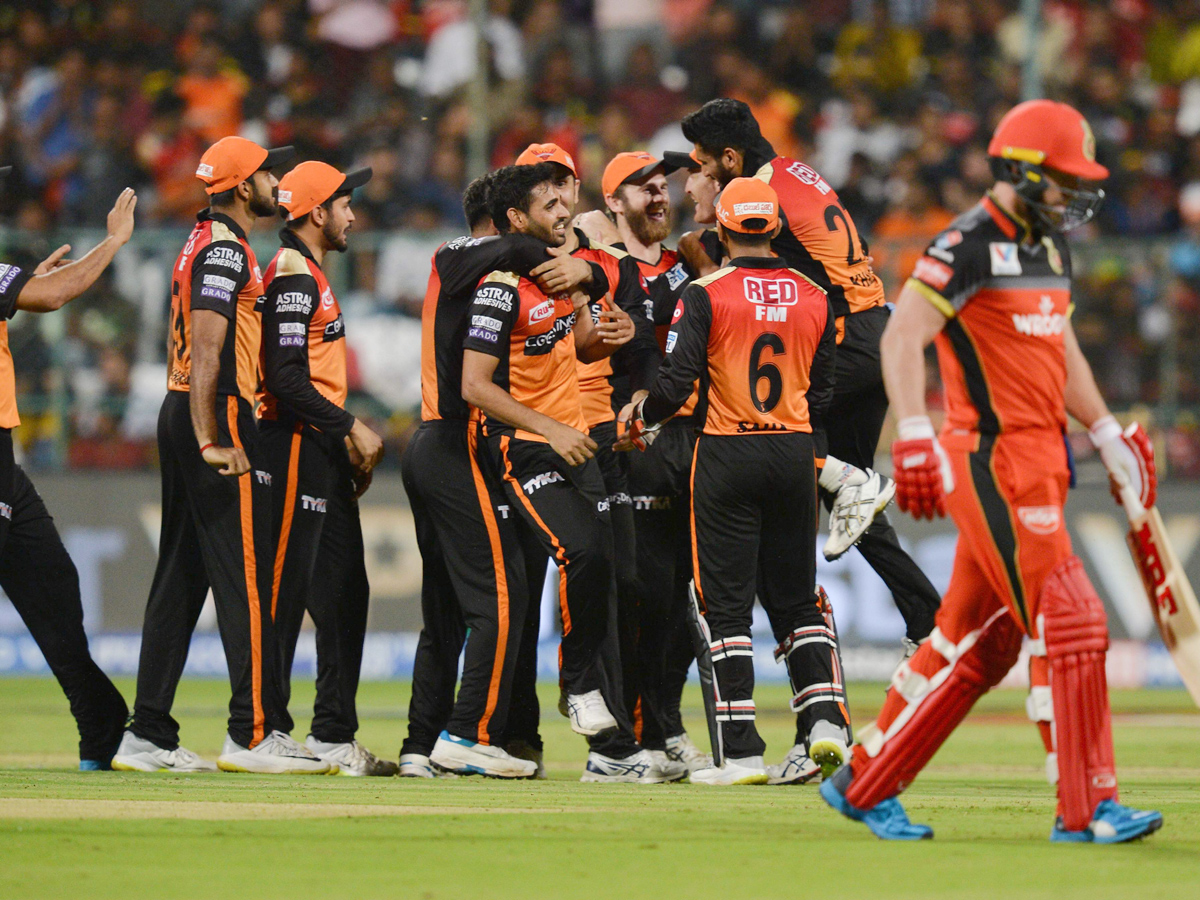 Royal Challengers beat sunrisers Photo Gallery - Sakshi9