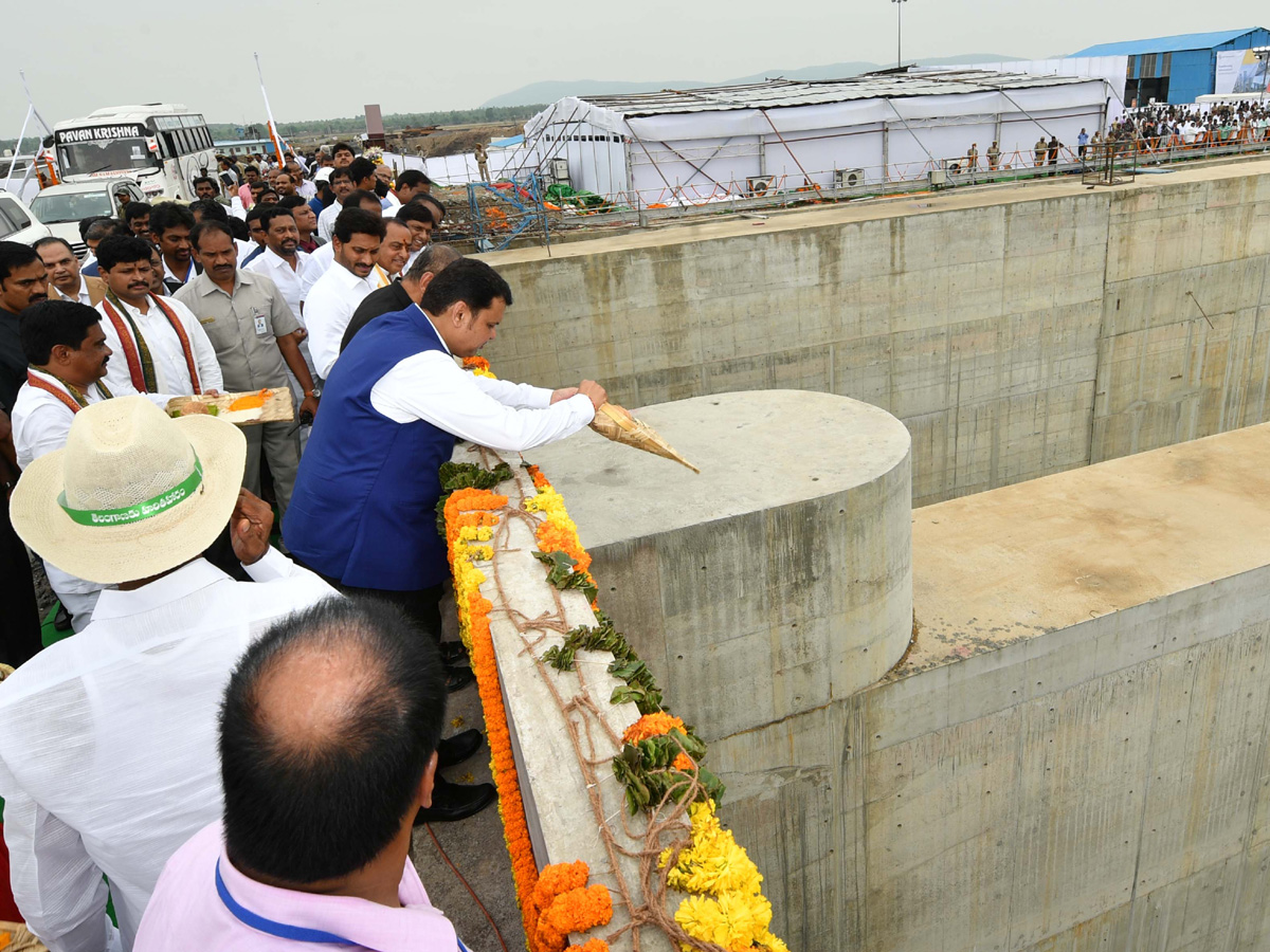 CM KCR Inaugurates Kaleshwaram Project Photo Gallery - Sakshi34