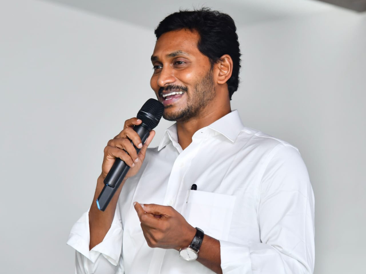 YSRCLP Meeting Begins Tadepalli CM Camp Office Photo Gallery - Sakshi8