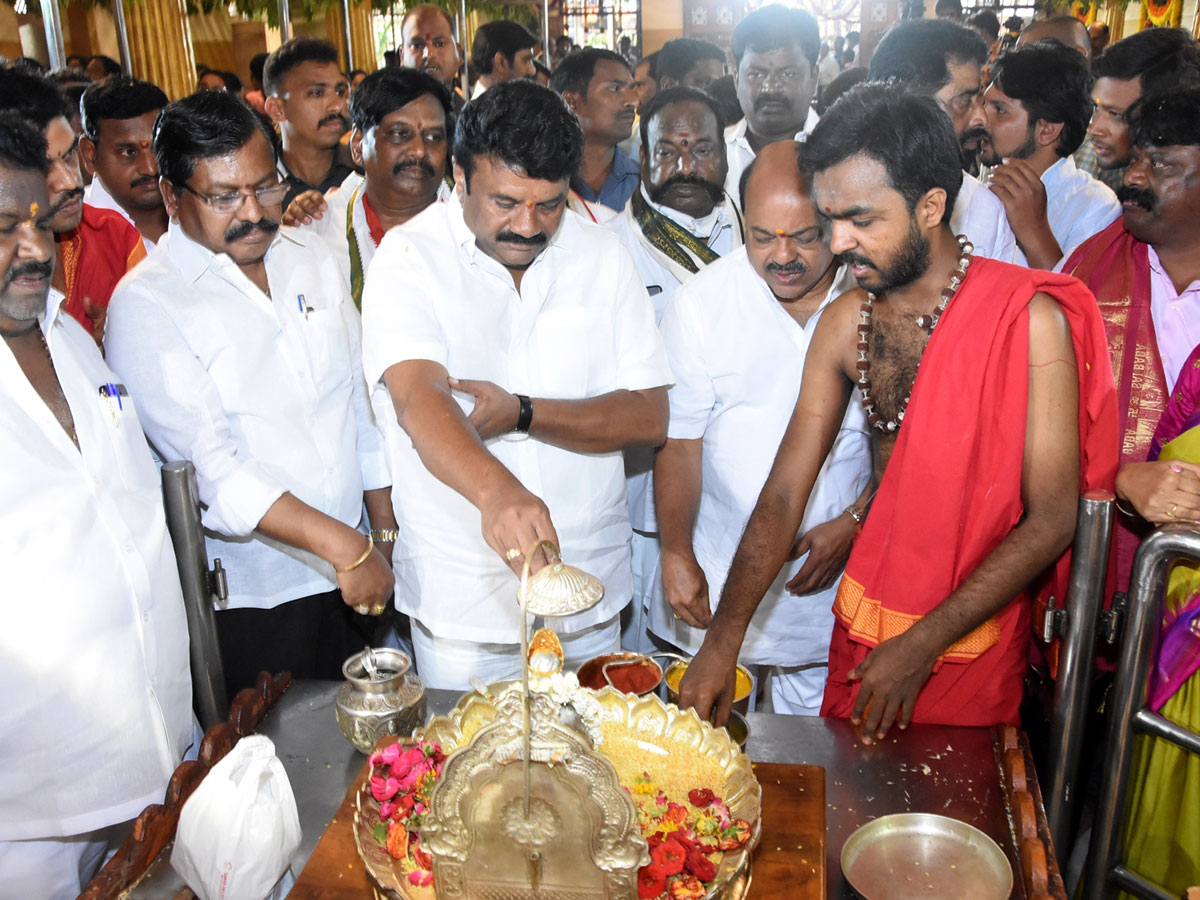 Guru Purnima Celebration in Hyderabad 2019 Photo Gallery - Sakshi5