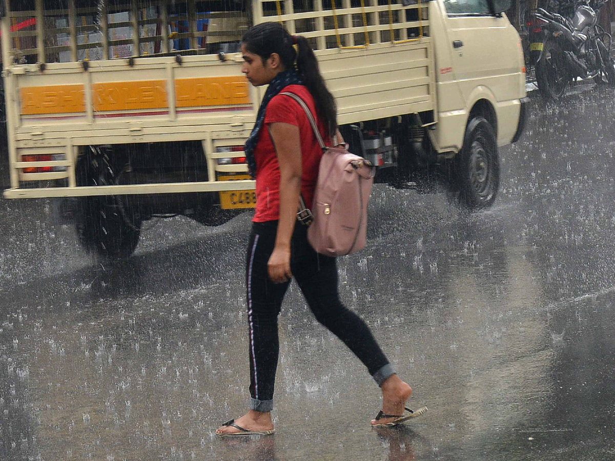 heavy rain in hyderabad Photo Gallery - Sakshi11