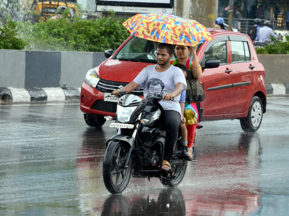 heavy rain in hyderabad Photo Gallery - Sakshi15