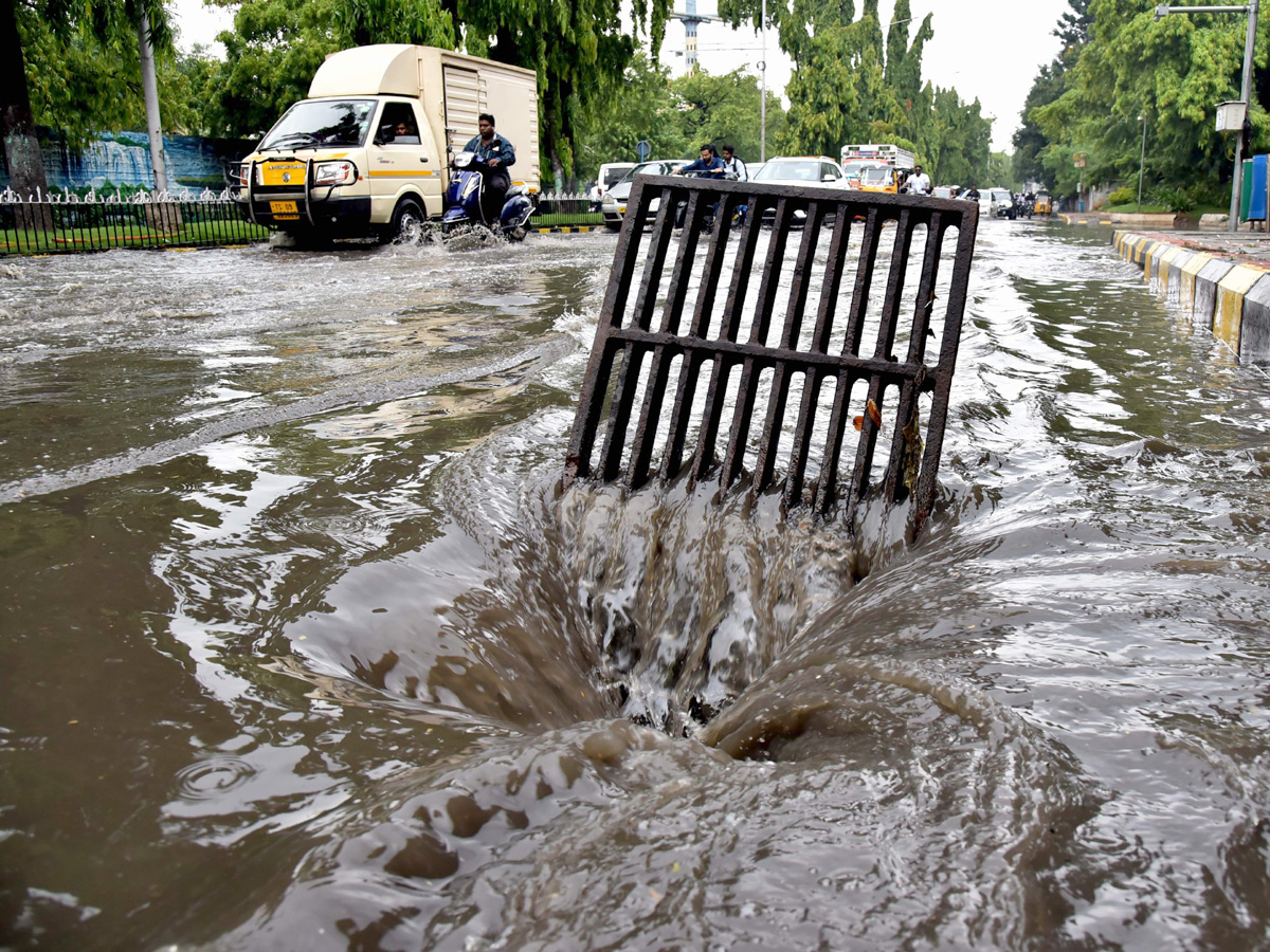 heavy rain in hyderabad Photo Gallery - Sakshi17
