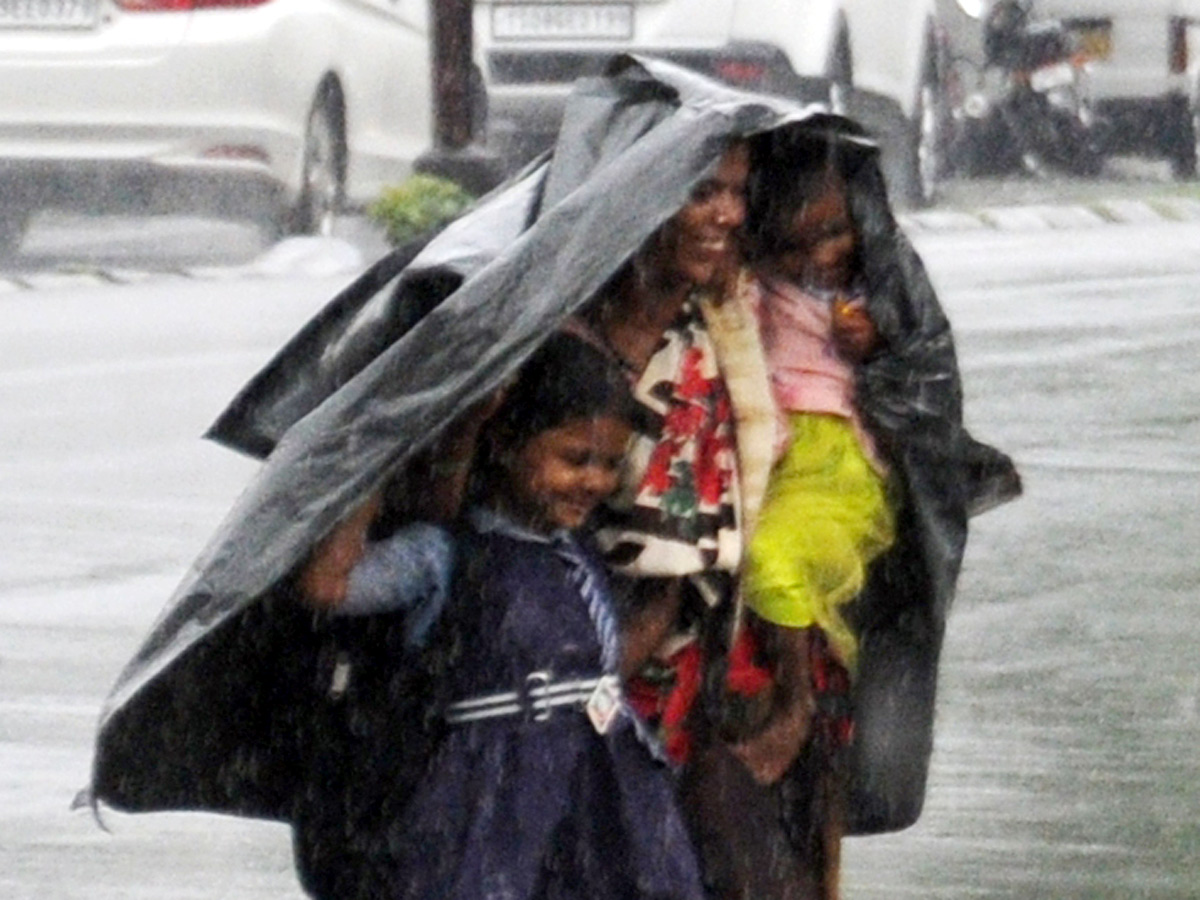 heavy rain in hyderabad Photo Gallery - Sakshi19
