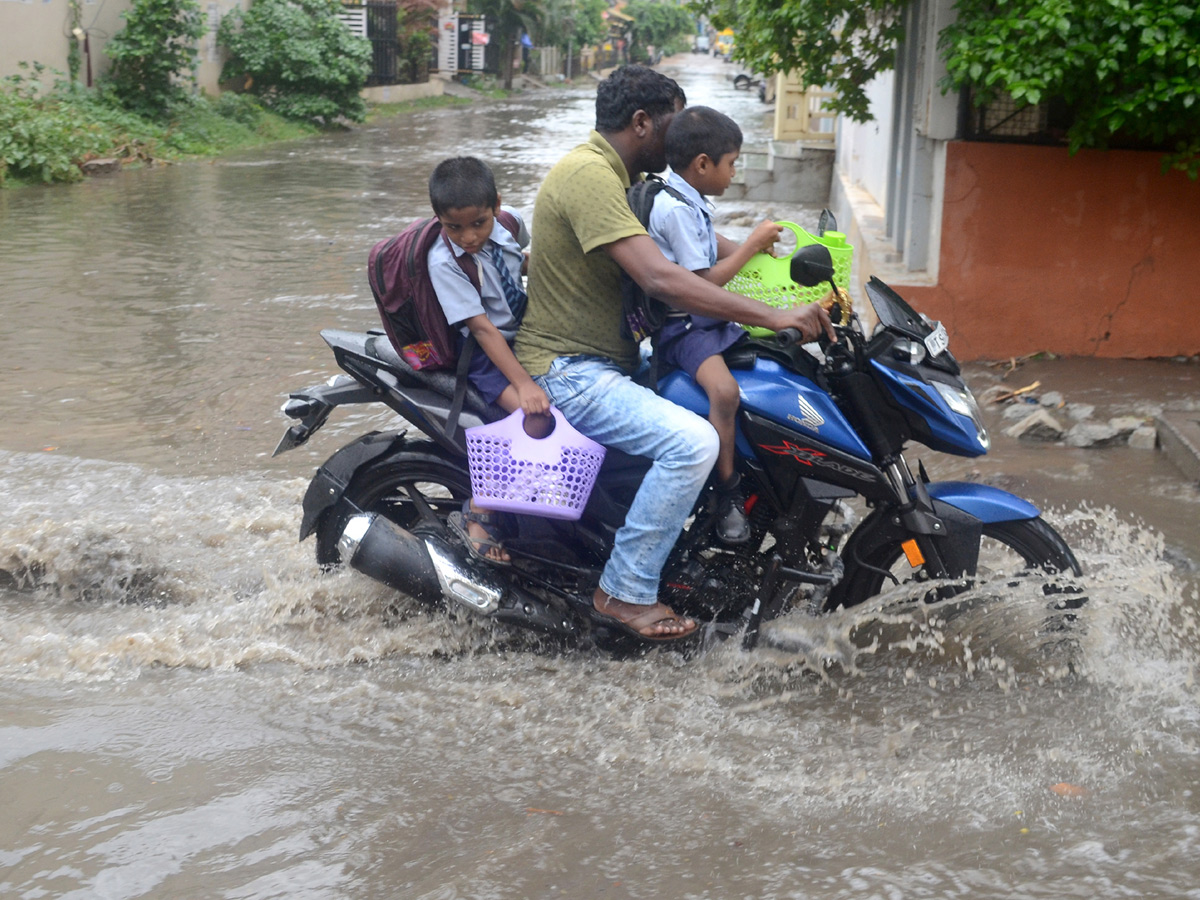 heavy rain in hyderabad Photo Gallery - Sakshi22