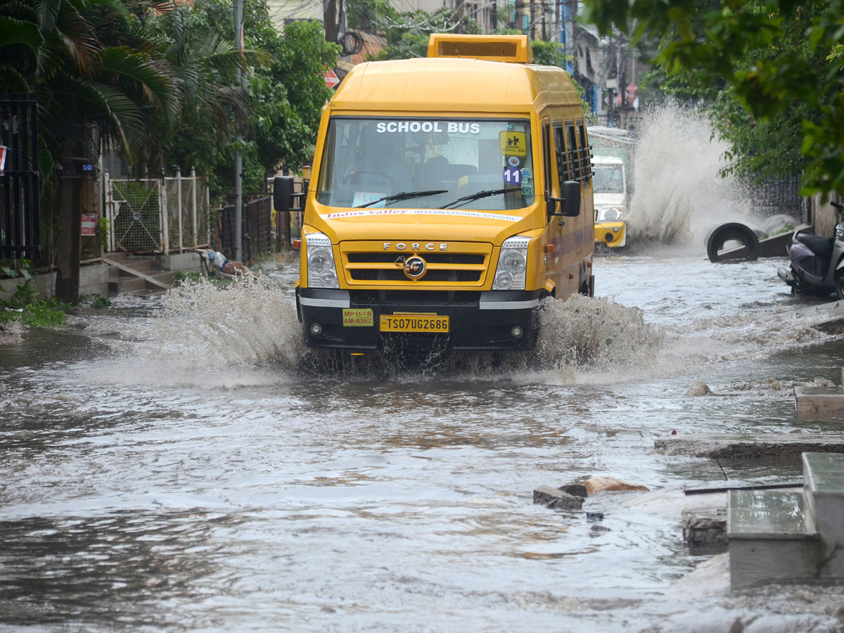 heavy rain in hyderabad Photo Gallery - Sakshi25
