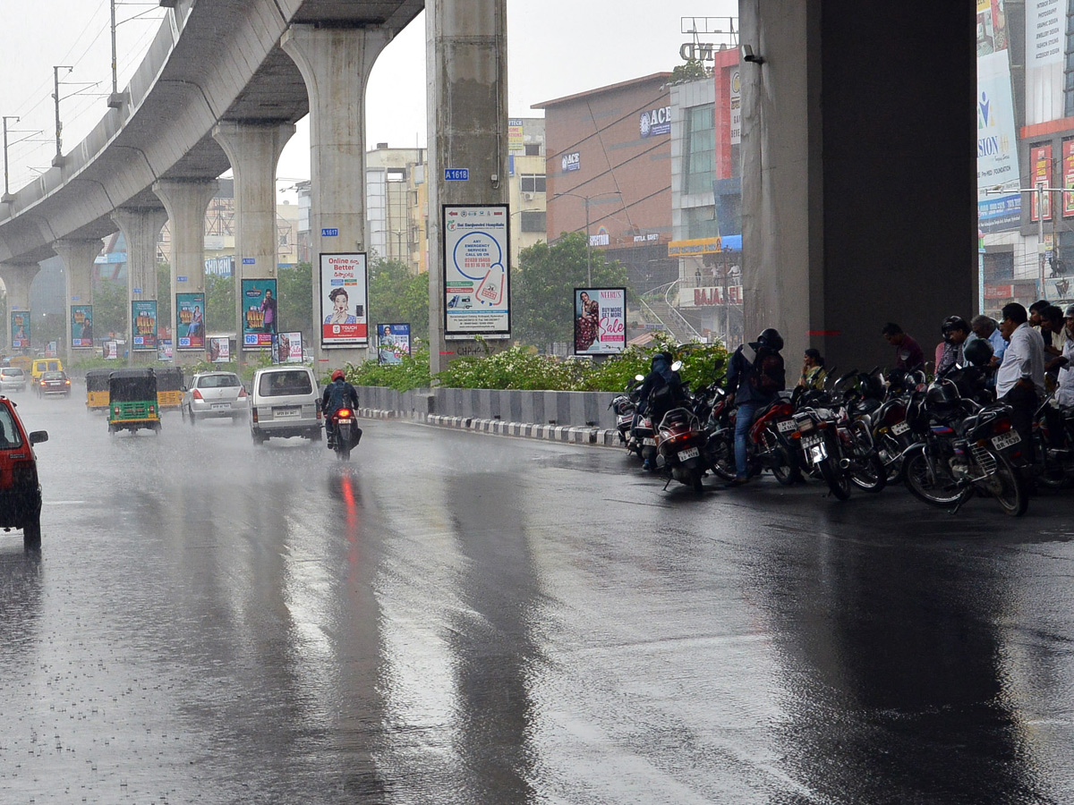 heavy rain in hyderabad Photo Gallery - Sakshi8