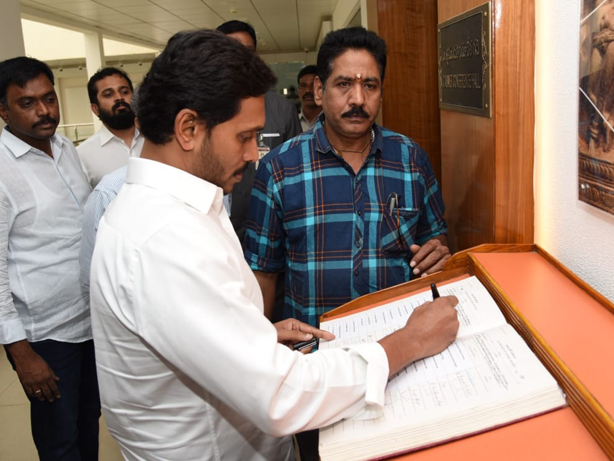 CM YS Jagan Holds Cabinet Meeting - Sakshi3