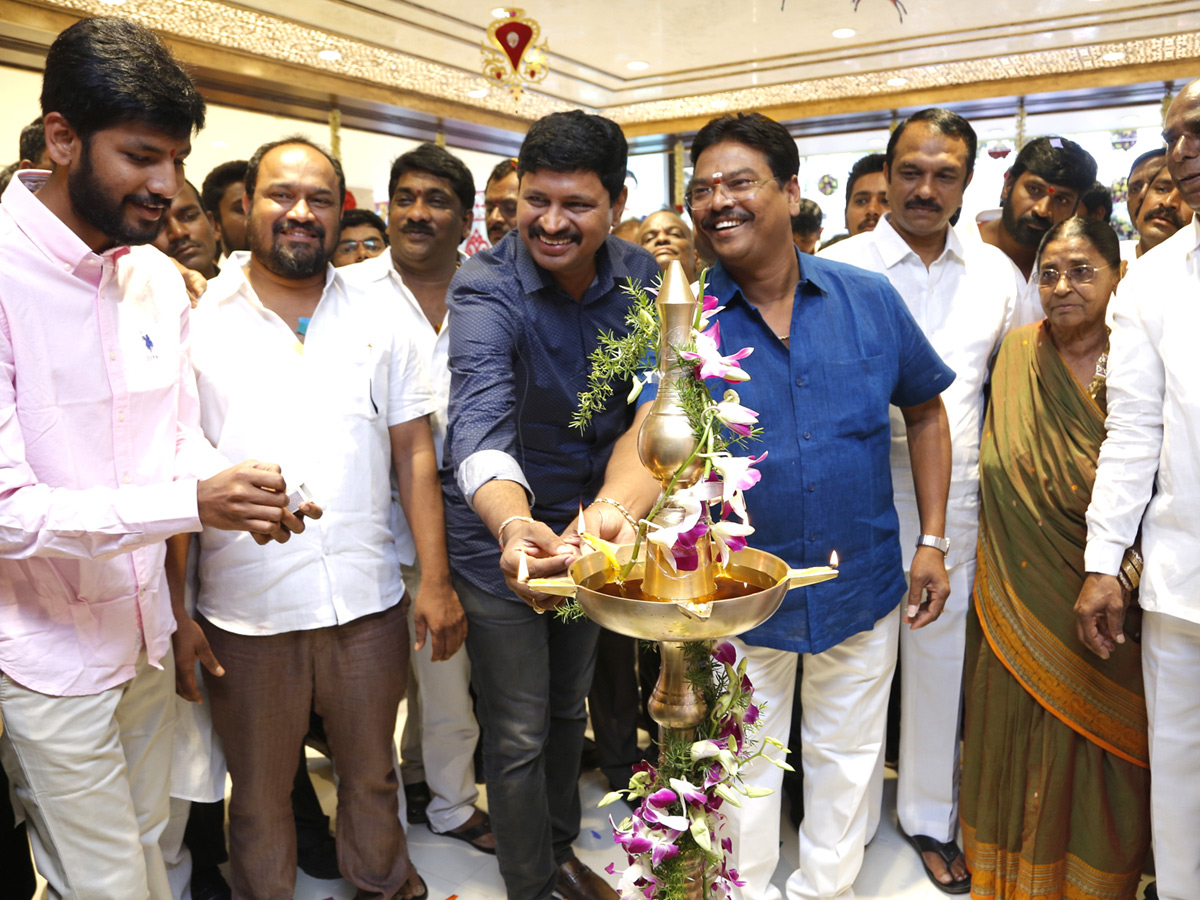 Kajal Agarwal Launched Maangalya Shopping Mall in Boduppal Photo Gallery - Sakshi3