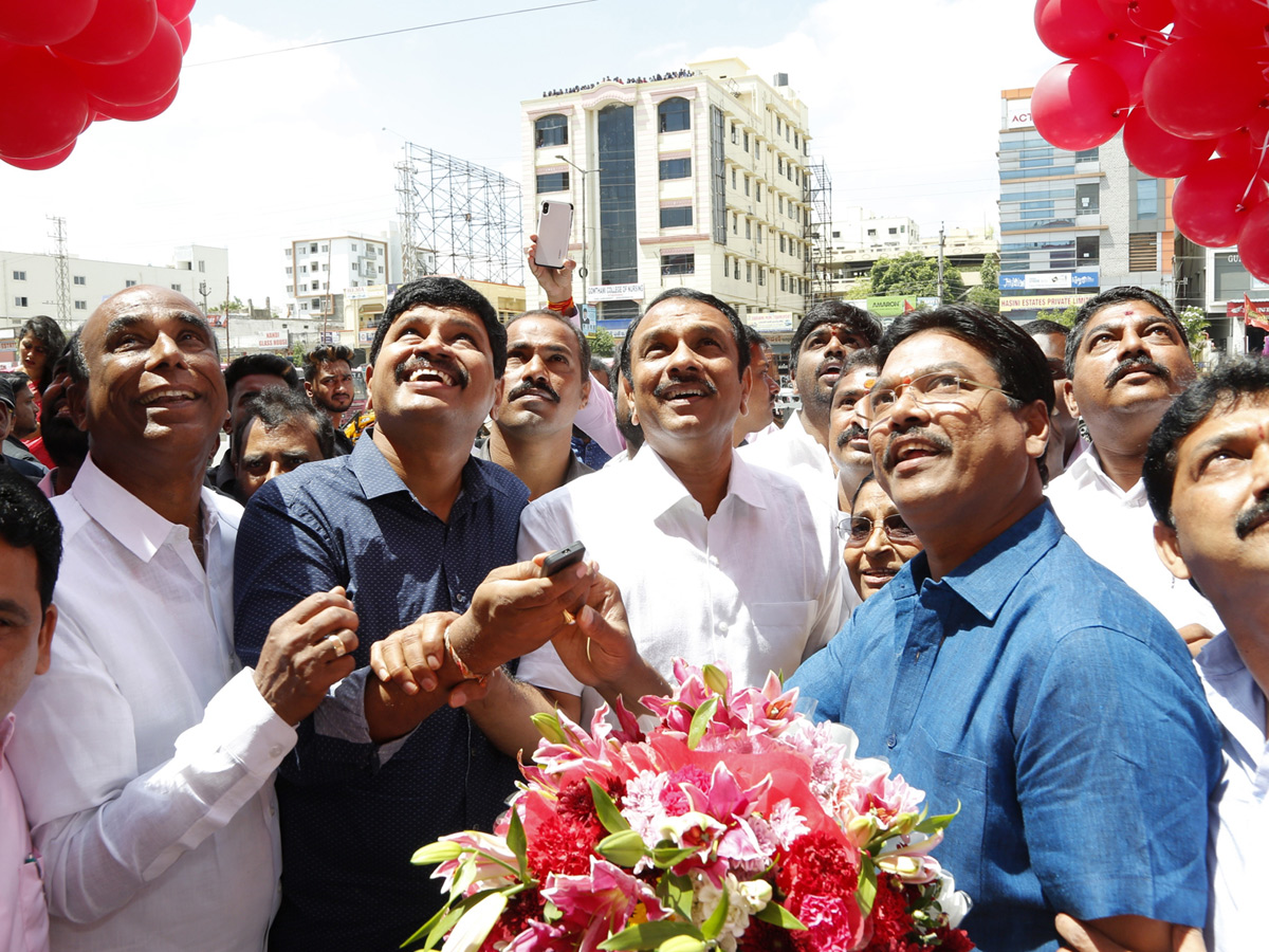 Kajal Agarwal Launched Maangalya Shopping Mall in Boduppal Photo Gallery - Sakshi5