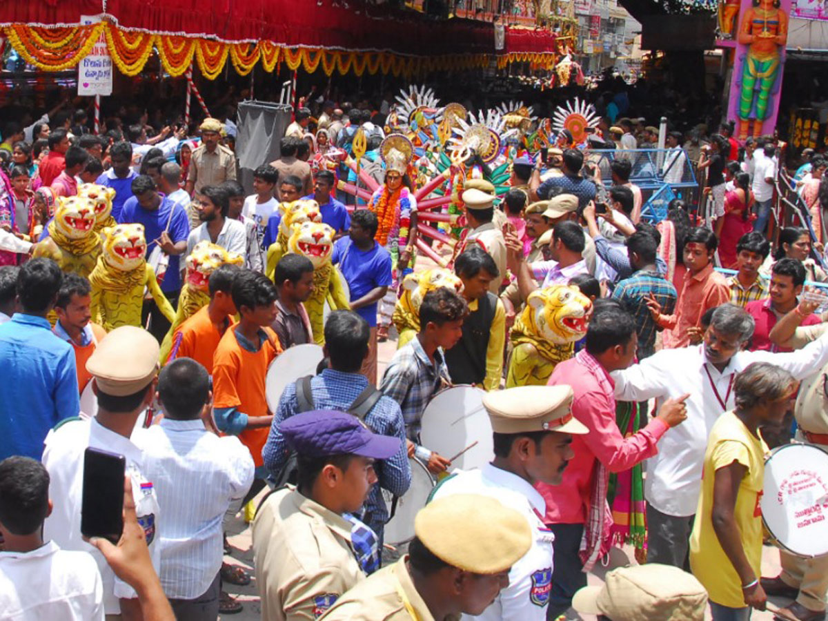 Sri Ujjaini Mahankali Bonalu in Secunderabad Photo Gallery - Sakshi11