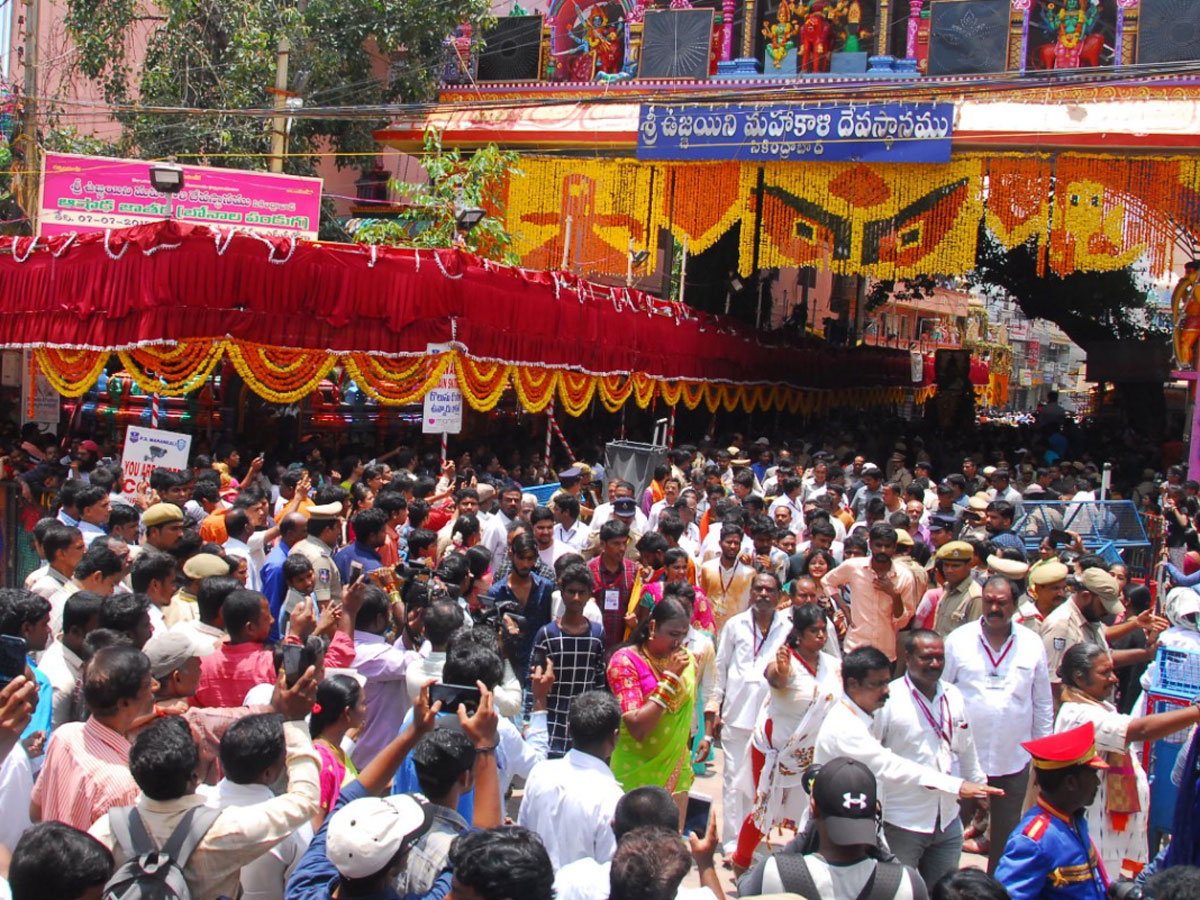 Sri Ujjaini Mahankali Bonalu in Secunderabad Photo Gallery - Sakshi17