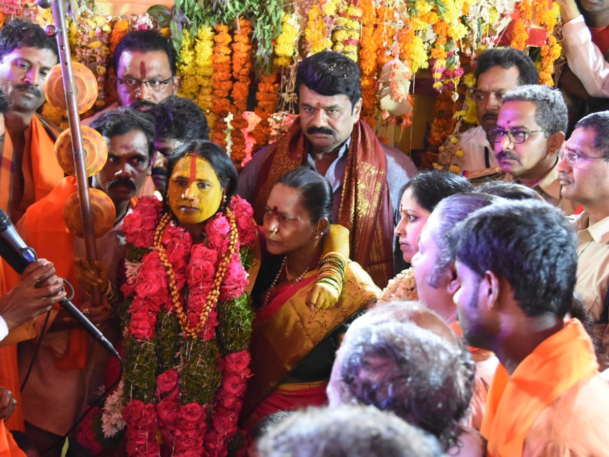 Sri Ujjaini Mahankali Bonalu in Secunderabad Photo Gallery - Sakshi4