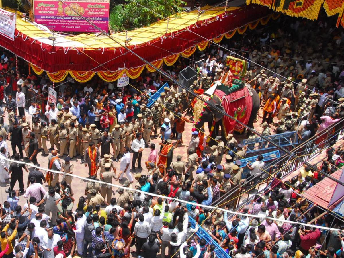 Sri Ujjaini Mahankali Bonalu in Secunderabad Photo Gallery - Sakshi5