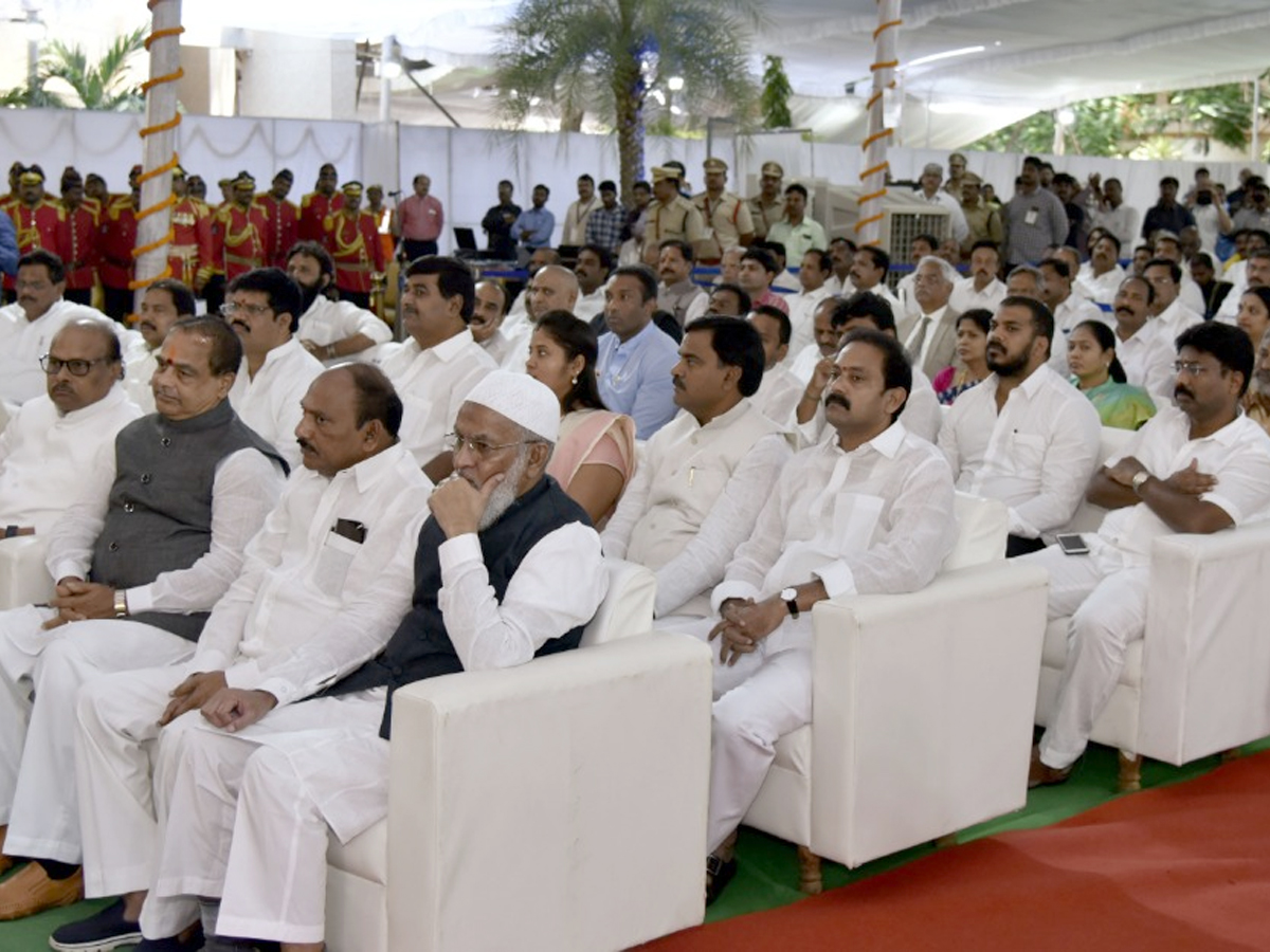 AP New Governor Bishwa Bhushan Swearing In Ceremony Photo Gallery - Sakshi7