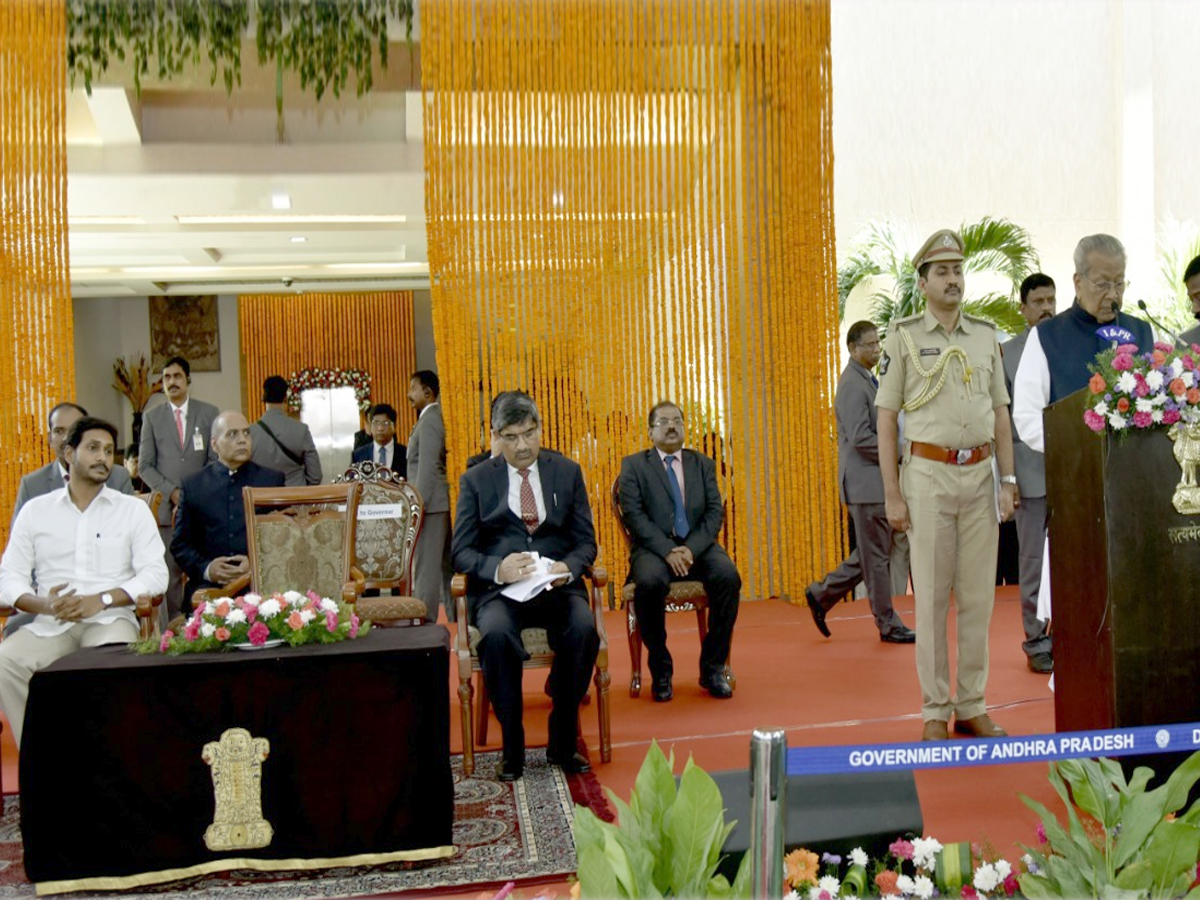 AP New Governor Bishwa Bhushan Swearing In Ceremony Photo Gallery - Sakshi1