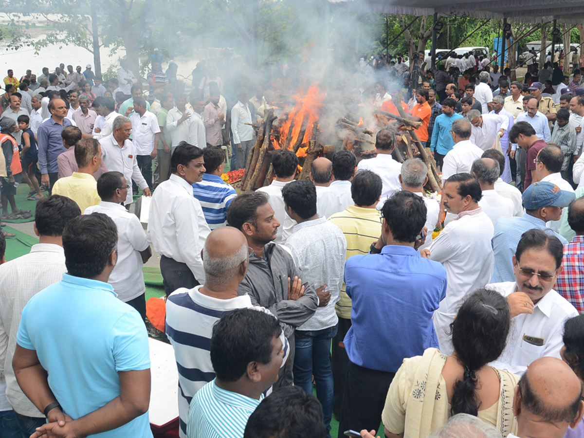 jaipal reddy funeral Photo Gallery - Sakshi11