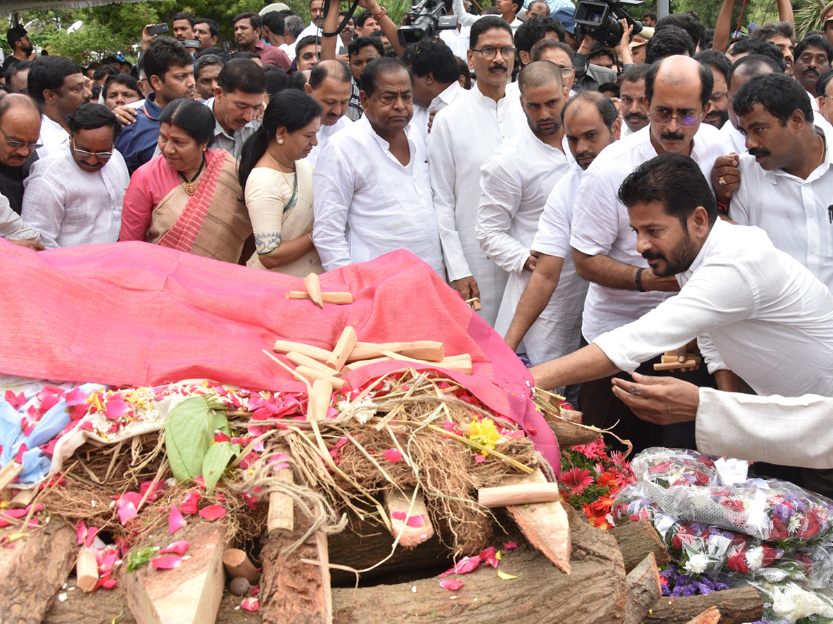 jaipal reddy funeral Photo Gallery - Sakshi14