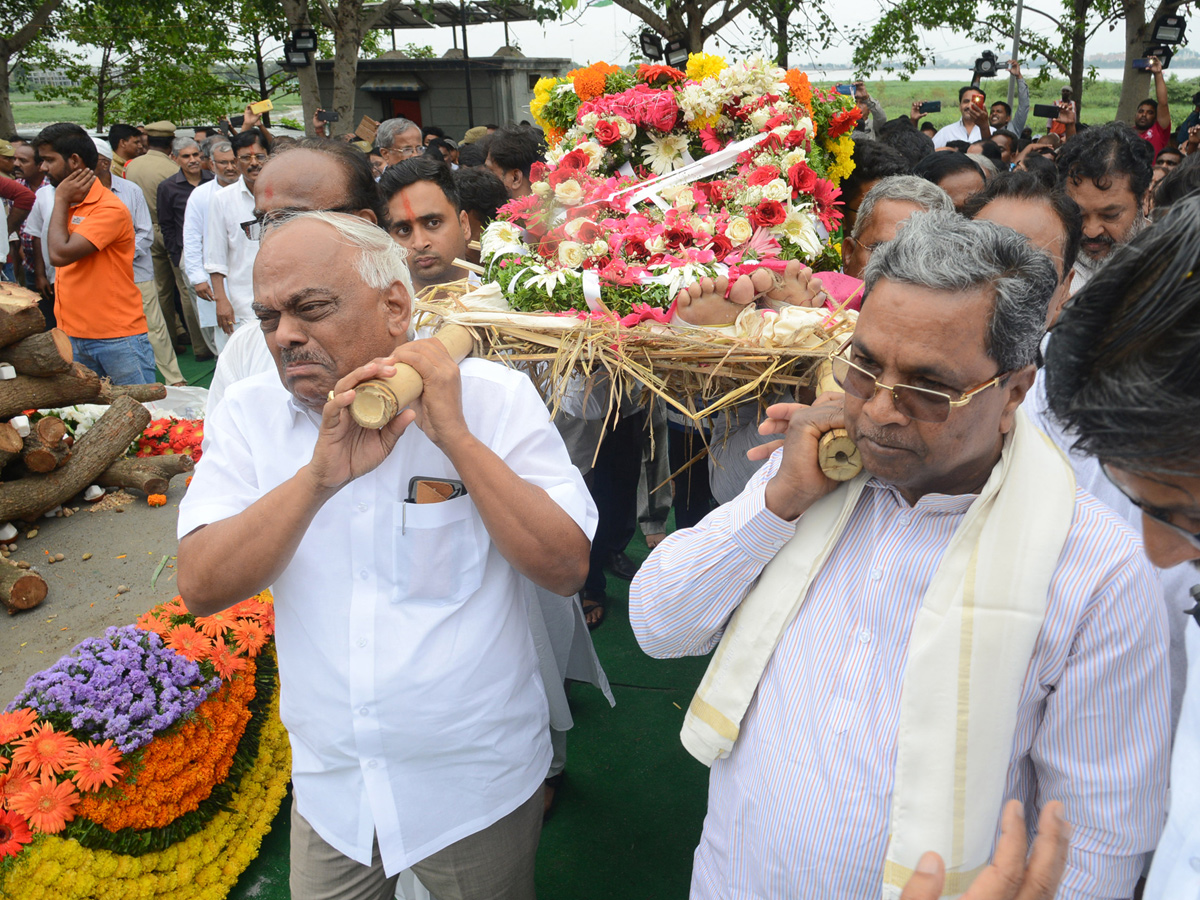 jaipal reddy funeral Photo Gallery - Sakshi15
