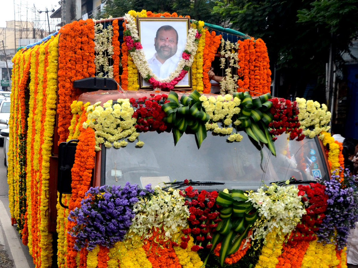 mukesh goud funeral Photo Gallery - Sakshi14
