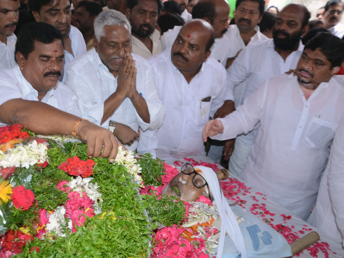 mukesh goud funeral Photo Gallery - Sakshi16