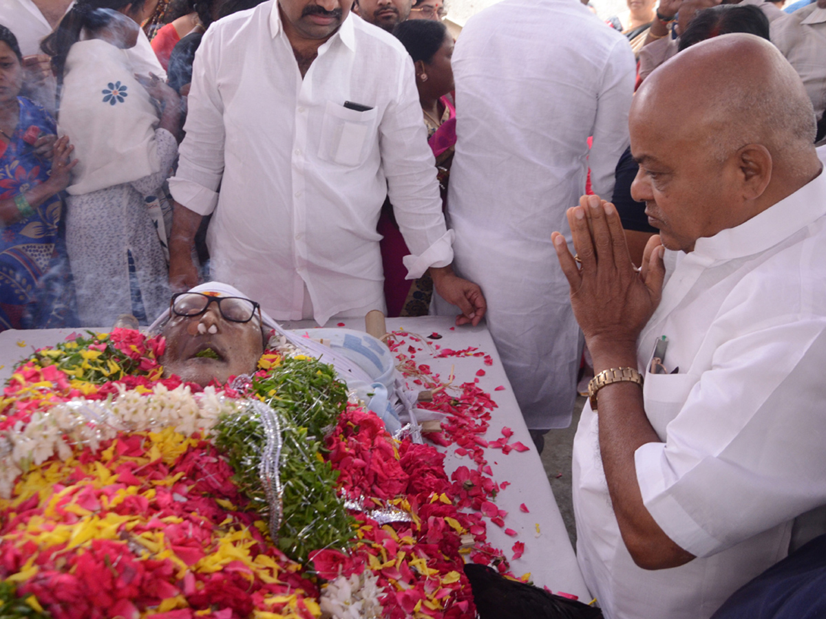 mukesh goud funeral Photo Gallery - Sakshi4