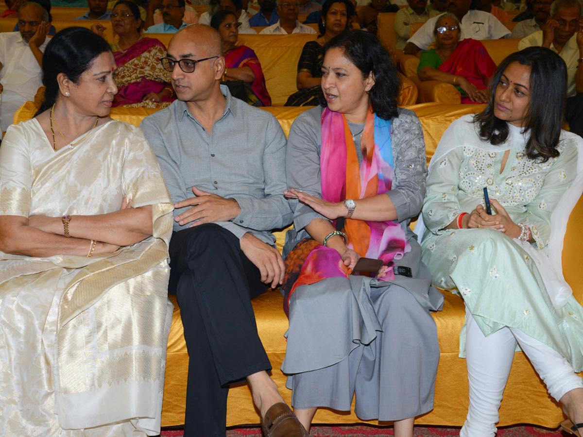Vijaya Nirmala Gari Dasha Dina Karma In Sandhya Conventions Photo Gallery - Sakshi12