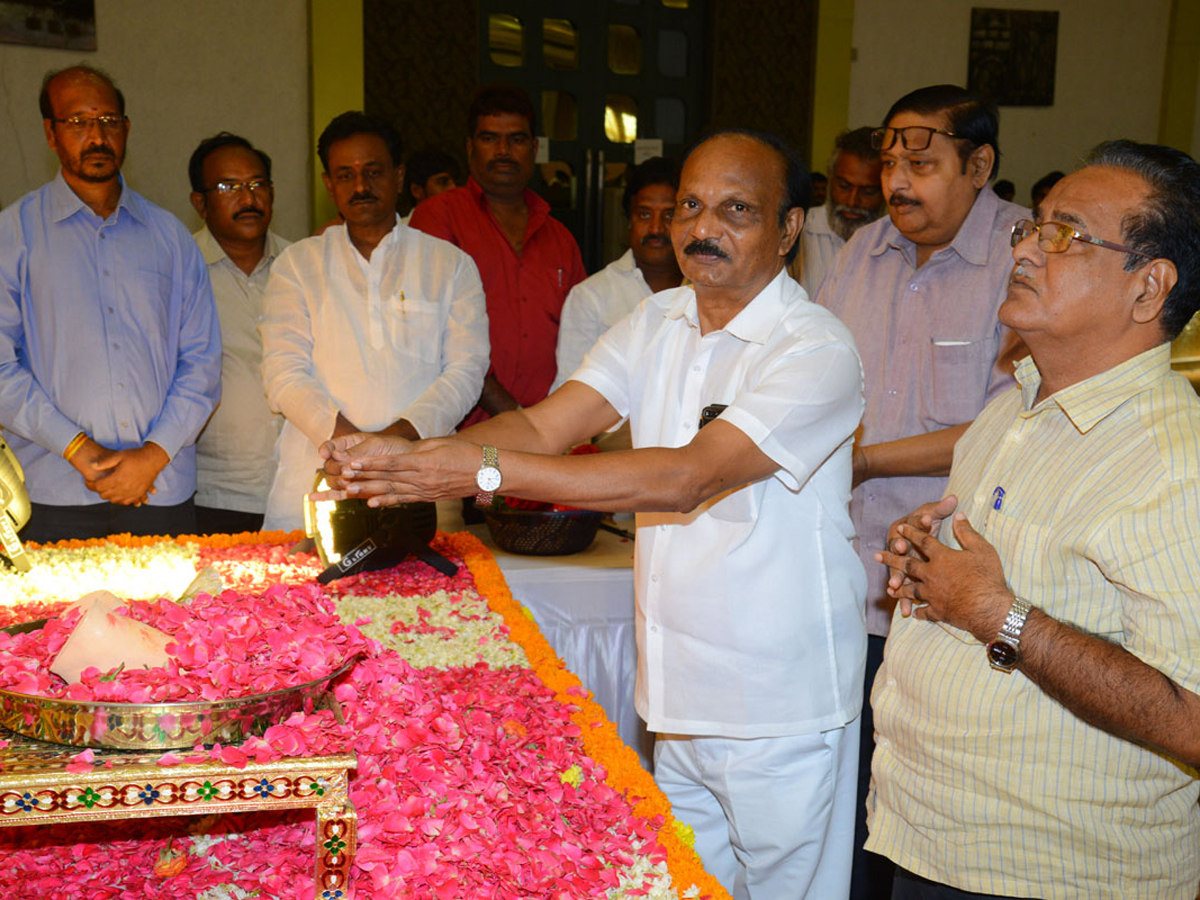 Vijaya Nirmala Gari Dasha Dina Karma In Sandhya Conventions Photo Gallery - Sakshi18