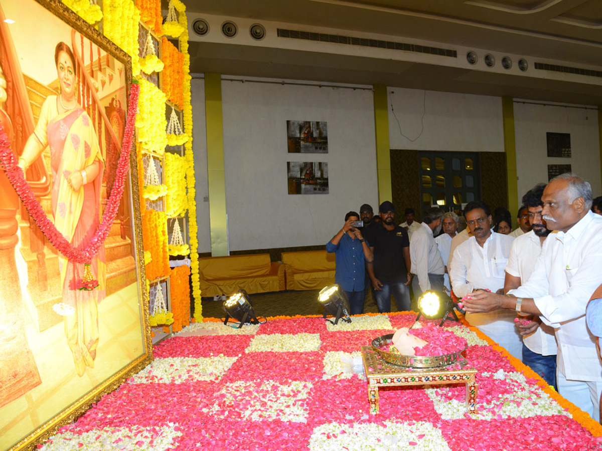 Vijaya Nirmala Gari Dasha Dina Karma In Sandhya Conventions Photo Gallery - Sakshi20
