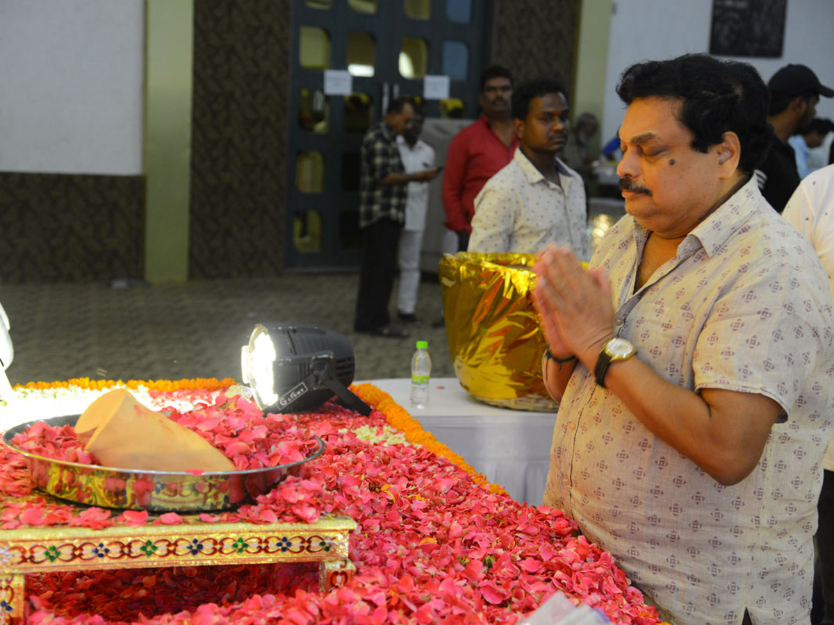 Vijaya Nirmala Gari Dasha Dina Karma In Sandhya Conventions Photo Gallery - Sakshi3