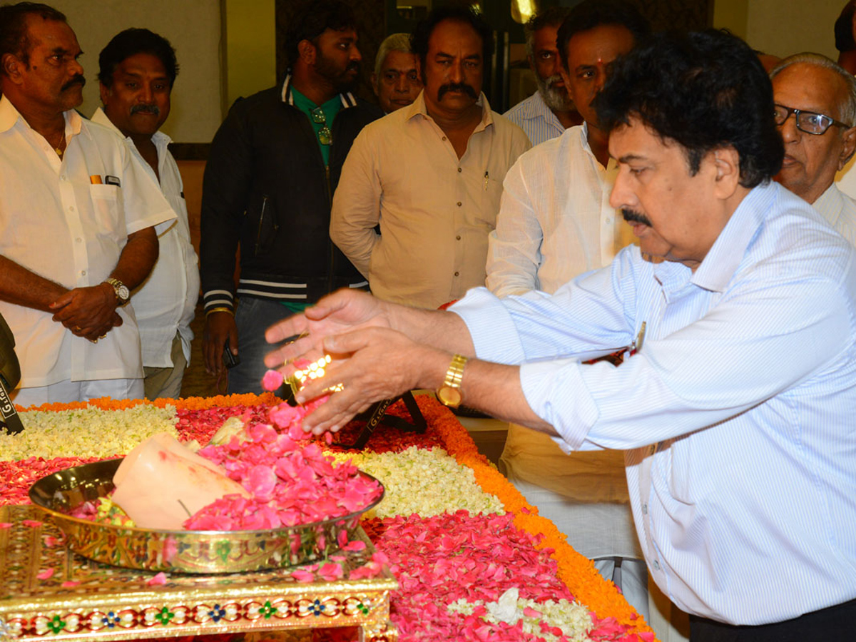 Vijaya Nirmala Gari Dasha Dina Karma In Sandhya Conventions Photo Gallery - Sakshi21