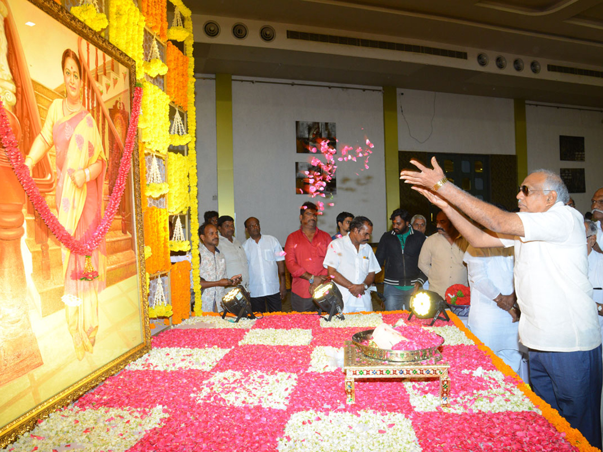 Vijaya Nirmala Gari Dasha Dina Karma In Sandhya Conventions Photo Gallery - Sakshi22