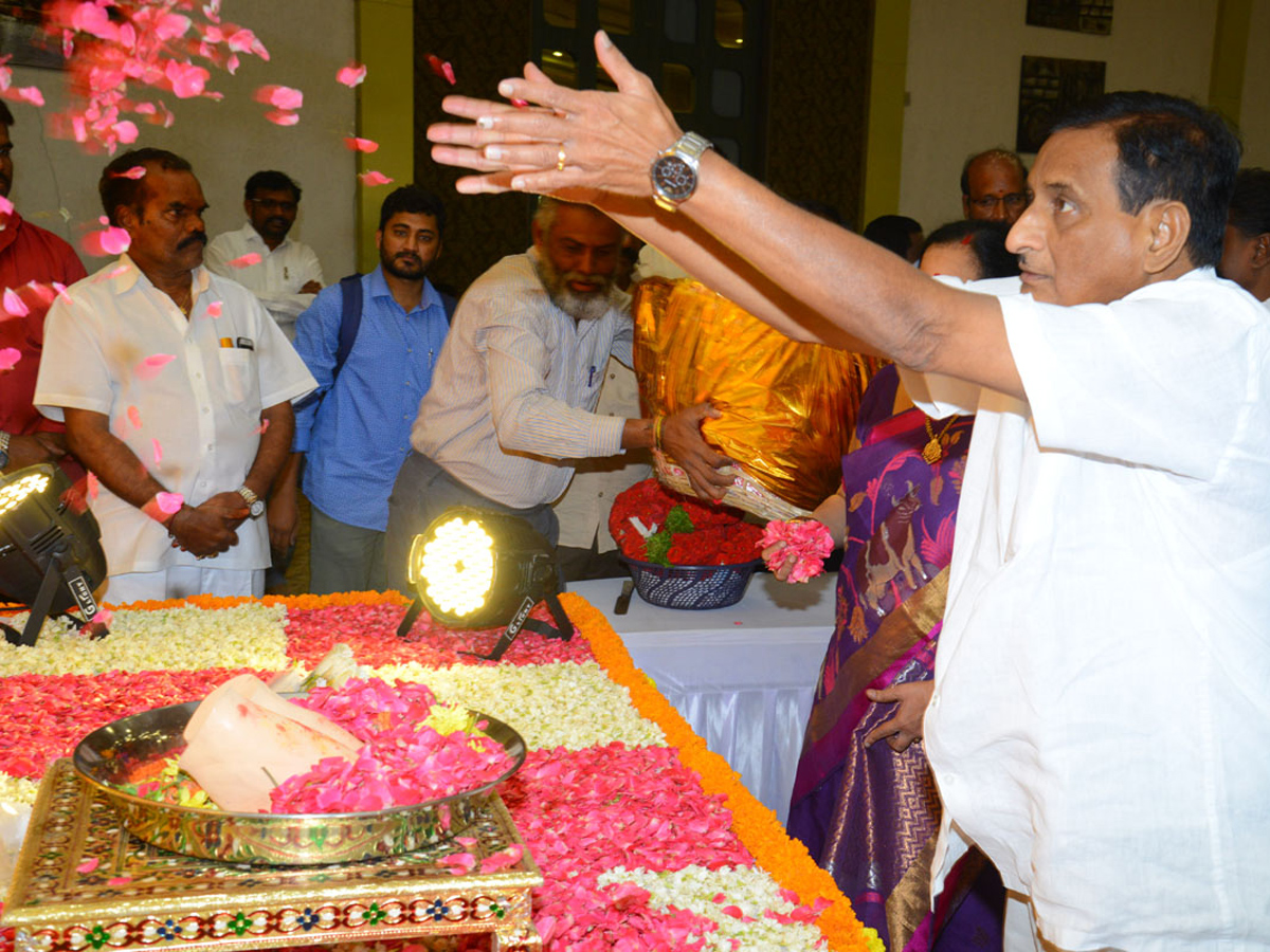 Vijaya Nirmala Gari Dasha Dina Karma In Sandhya Conventions Photo Gallery - Sakshi23