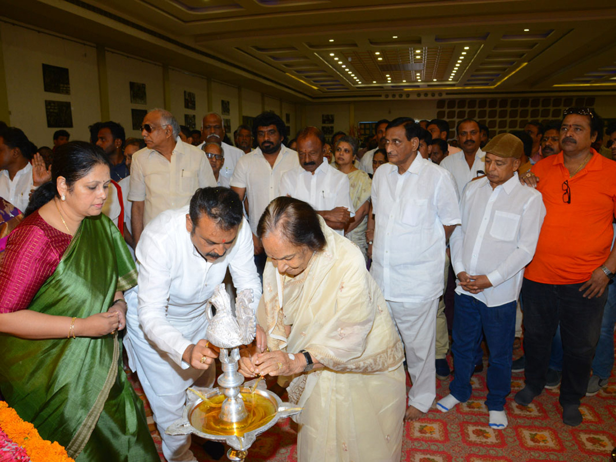 Vijaya Nirmala Gari Dasha Dina Karma In Sandhya Conventions Photo Gallery - Sakshi25