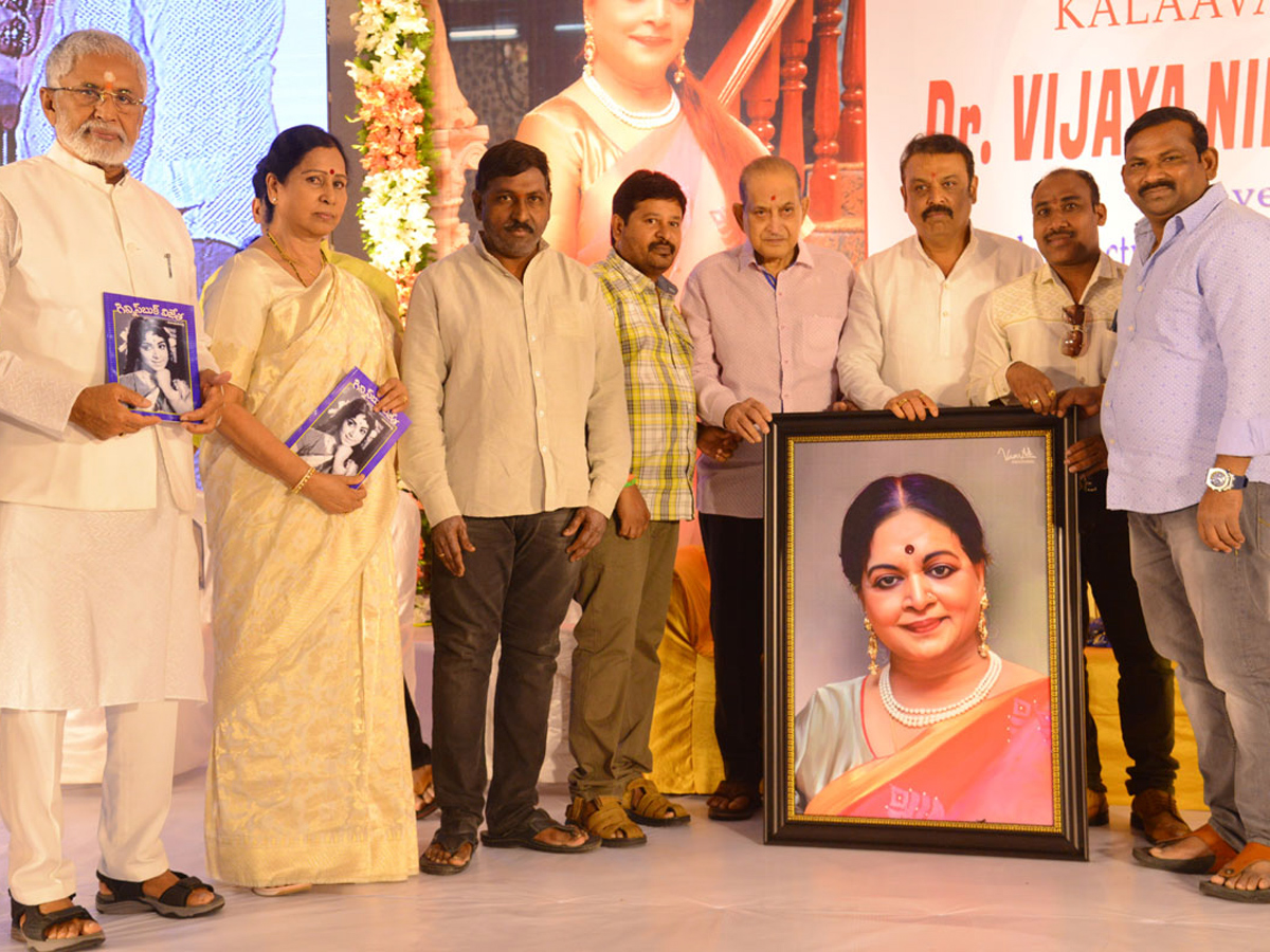 Vijaya Nirmala Gari Dasha Dina Karma In Sandhya Conventions Photo Gallery - Sakshi1
