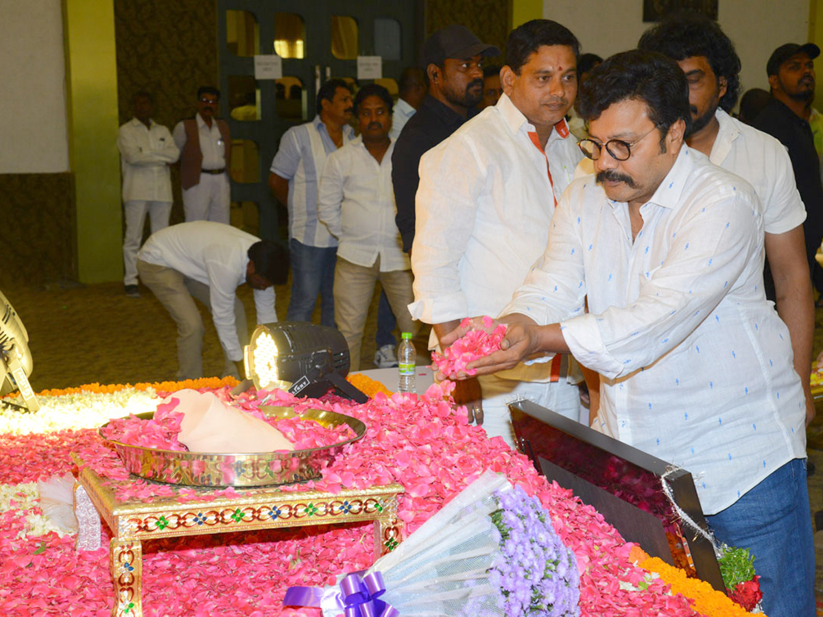 Vijaya Nirmala Gari Dasha Dina Karma In Sandhya Conventions Photo Gallery - Sakshi5