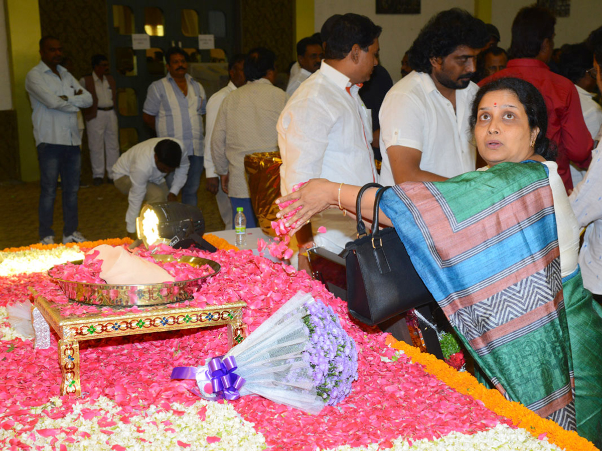 Vijaya Nirmala Gari Dasha Dina Karma In Sandhya Conventions Photo Gallery - Sakshi6