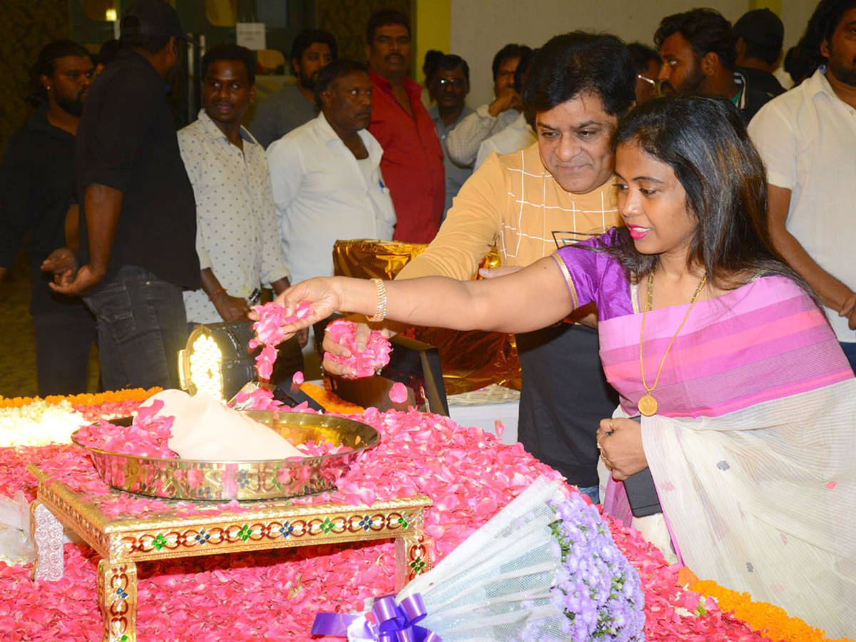 Vijaya Nirmala Gari Dasha Dina Karma In Sandhya Conventions Photo Gallery - Sakshi7
