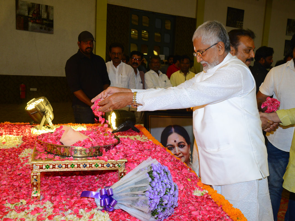 Vijaya Nirmala Gari Dasha Dina Karma In Sandhya Conventions Photo Gallery - Sakshi10